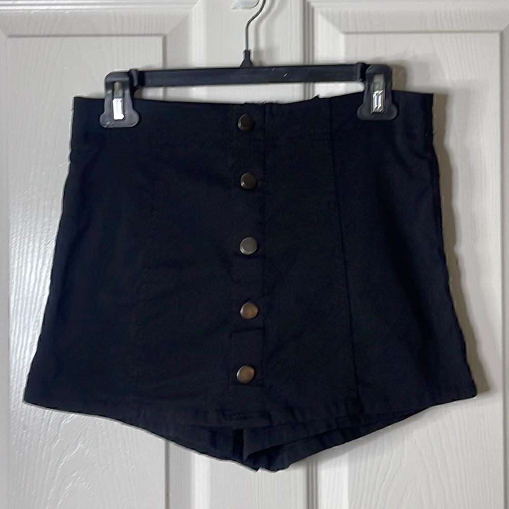 IJOAH black button skort size M